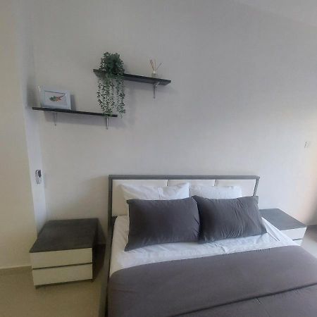 Modern Studio Apartment Armonia Court Paralimni Exteriér fotografie